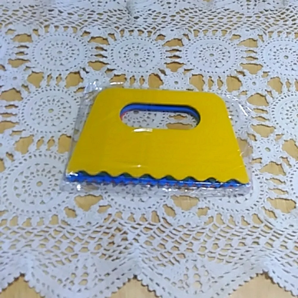 Cake icing decorators